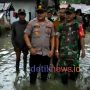 Kapolsek Pakuhaji Terjun Kelokasi Banjir