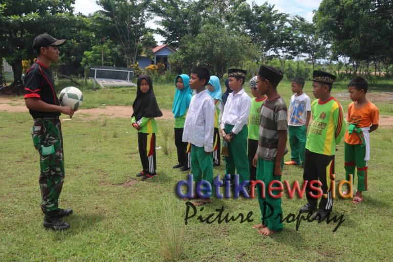 Kekurangan Guru Prajurit TNI Bantu Mengajar di Sekolah 