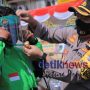 AKBP Eddwi Kurniyanto : Polres Madiun Bagi Sembako dan Masker kepada Ratusan Ojol 