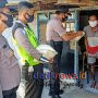 Kapolsek Asemrowo Peduli Warga Dampak Covid-19 dengan Beri Sembako