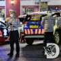 Satlantas Polrestabes Surabaya Sekat Dua Jalur untuk Stop Covid-19