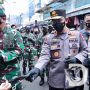 Disiplin Masker, Panglima TNI dan Kapolri Bagikan Ratusan Masker di Pasar Tanah Abang