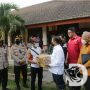 Komisi III DPR RI Salurkan Bansos ke Pengungsi Erupsi Semeru Didampingi Kapolda Jatim