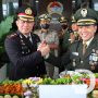 Kapolres Gresik Berikan Surprise Kue dan Tumpeng ke Kodim 0817 Peringati HUT TNI ke 77