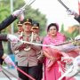 Tradisi Pedang Pora Iringi Pelepasan Irjen Pol Nico Afinta dengan Suasana Haru