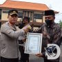 Kapolres Bojonegoro Beri Penghargaan Personel Berprestasi dan Mitra Polri