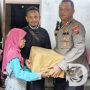 Kapolres Pacitan Beri Bansos ke Keluarga Tuna Netra