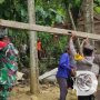 Petugas Gabungan Gotong Royong Perbaiki Rumah Warga Akibat Tanah Longsor
