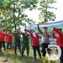 Perhutani Lawu Ds Bersama Forkopimcam Slahung Dalam Rangka HMPI Hijaukan Lahan di Ponorogo