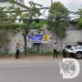 Satlantas Polres Gresik Pasang Spanduk Himbauan di Jalur Rawan Laka Jelang Nataru