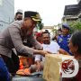 Kapolres Gresik Salurkan Bantuan ke Rumah Warga Korban Banjir
