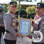 Kapolres Nganjuk Berikan Penghargaan Anggota Berprestasi Bidang Pelayanan Publik dan IKPA