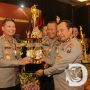 Kapolda Jatim Anev Sitkamtibmas Beri Penghargaan Kapolres dan Anggota Berprestasi