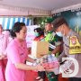 Bhayangkari Cabang Nganjuk Berbagi Bingkisan saat Cek Pos Pam Lebaran
