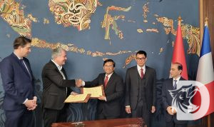 PT PLN dan HDF melakukan MoU di Perancis