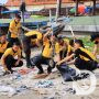 Polres Tuban Peduli Lingkungan Bersihkan Sampah di Pantai dan Sungai