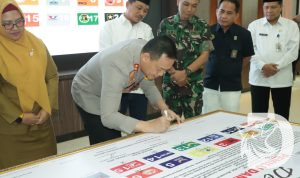 Kapolres Gresik AKBP Adhitya Panji Anom di acara Deklarasi Pemilu Damai