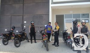 Personil Polres Gresik lakukan patroli, pastikan keamanan logistik KPU