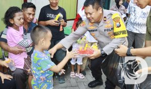 Wakapolres Pelabuhan Tanjung Perak Kompol Wahyu Norman saat Jum'at Curhat