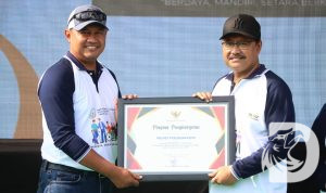 Kapolres Pasuruan Kota menerima penghargaan dari Walikota Pasuruan