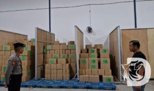Anggota Polres Gresik lakukan pengamanan gudang logistik KPU