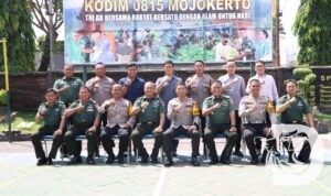 Kapolres Mojokerto Kota AKBP Daniel S. Marunduri silaturahmi ke Kodim 0815 Mojokerto