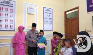 Polsek Bojonegoro Kota dan Bhayangkari santuni anak yatim