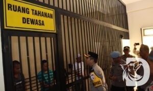 Wakapolres Gresik Kompol Dabu Anindito Kuncoro cek ruang tahanan