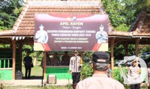 Kapolres Bojonegoro AKBP Mario Prahatinto pimpin apel rayon V
