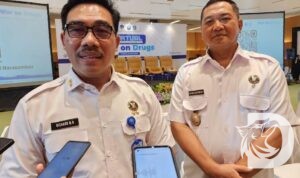 Deputi Pencegahan BNN, Irjen Pol. Dr. Drs. Richard M. Nainggolan, MM., MBA, didampingi Kepala BNNP Jatim Brigjen. Pol. Drs. Mohamad Aris Purnomo