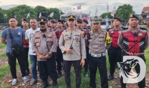 Kapolsek Sawahan bersama Tim gabungan dari Polsek Sukomanunggal, Polsek Dukuh Pakis dan Polrestabes Surabaya