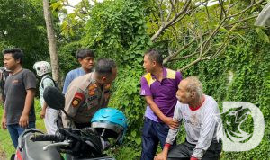 Polisi selamatkan pemotor kejatuhan cabang pohon