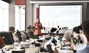 Ketua KPPU saat presentasi wujudkan program 100 hari kerja