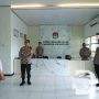 Kapolres Bojonegoro Tinjau Personel dan Keamanan Kantor KPU – Bawaslu Pasca Pungut Suara