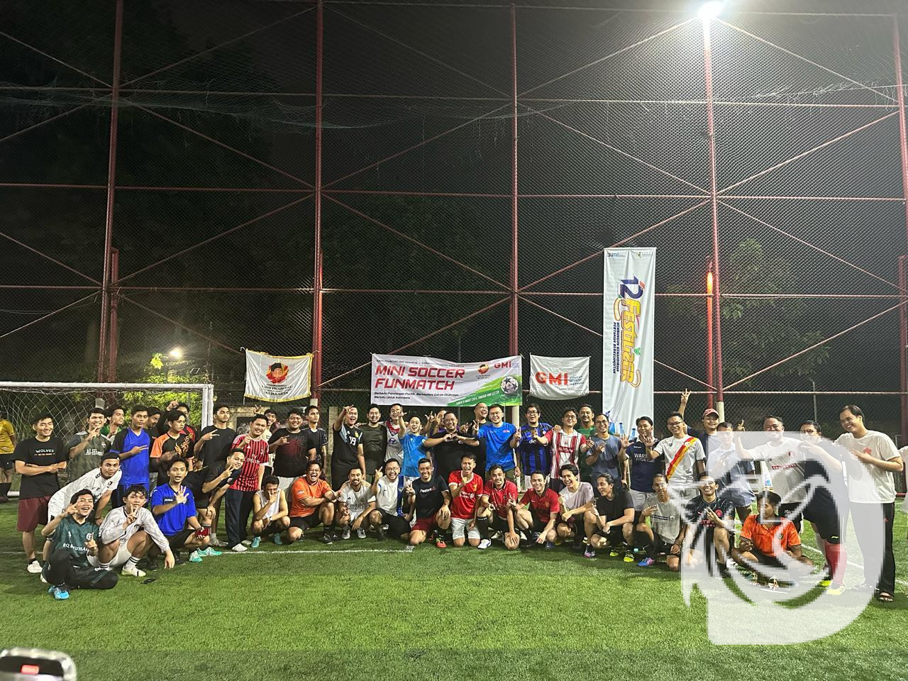 Foto bersama Organesasi Relawan pada kegiatan Silaturahmi melalui Olahraga di Triboon Mini Soccer Cilandak Jakarta Selatan