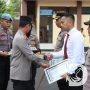 Kapolres Bojonegoro Beri Penghargaan 42 Personel Berprestasi dan Berdedikasi