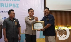 Kapolres Nganjuk AKBP Muhammad terima piagam penghargaan