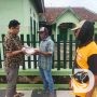 Satresnarkoba Polres Bojonegoro di Jum’at Berkah Bagikan Takjil