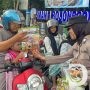 Polwan Polres Bojonegoro di Bulan Ramadhan Bagi Ratusan Takjil