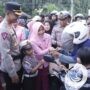 Bhayangkari Polres Situbondo Bagi 500 Paket Takjil Berkah Ramadhan