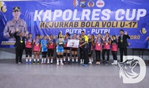 Kapolres Bojonegoro AKBP Mario Prahatinto tutup turnamen Bola Voli piala Kapolres Cup 2024