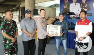 Kapolres Gresik AKBP Adhitya Panji Anom Baksos May Day