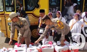 Polres Tuban bantu Calon Jamaah Haji