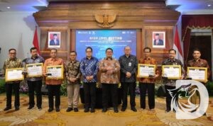 Kepala KPw BI Jatim bersama pemerintah dan Tim TP2DD