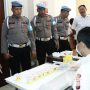 Propam Polda Jatim Test Urine di Polres Gresik, Cegah Penggunaan Narkoba