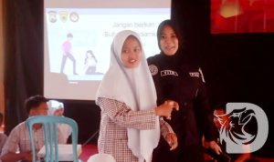 Polwan Polres Probolinggo, Kasihumas Iptu Merdhani Pravita Shanty di SMAN 1 Paiton