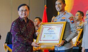 Kapolres Jember AKBP Bayu Pratama Gubunagi terima penghargaan di ajang Kompolnas Award