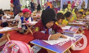 Hari Anak Nasional 2024, KAI Daop 8 Surabaya menggelar lomba mewarnai