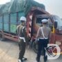 Satlantas Polres Gresik Tertibkan Kendaraan Barang dan Truk Galian di Jam Larangan Operasional