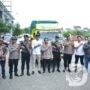 Personil Polres Gresik Kawal Pengiriman Logistik Pilkada ke Pulau Bawean